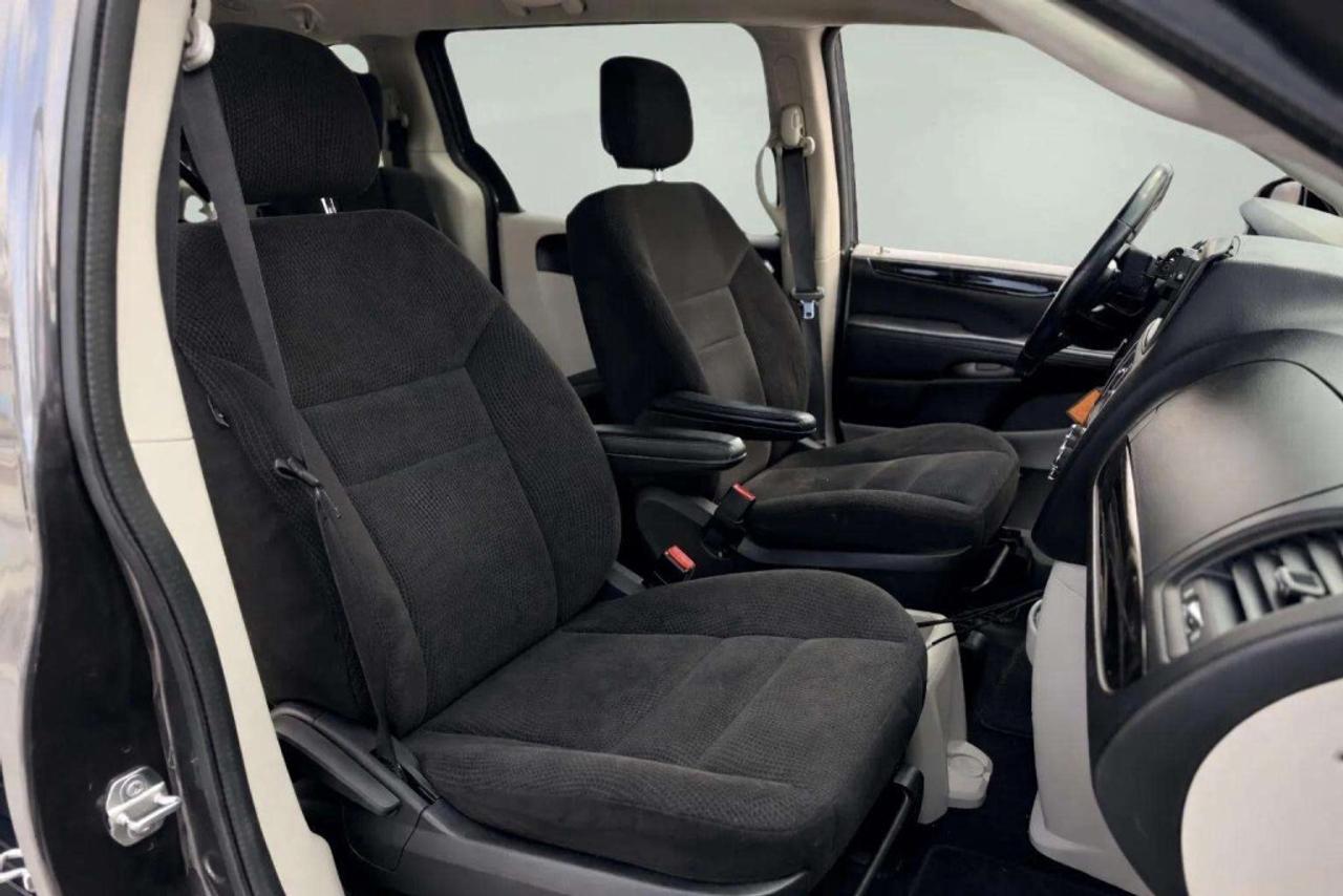 2017 Dodge Grand Caravan WITH BRUNO JOEY LIFT - WHEELCHAIR LIFT Photo