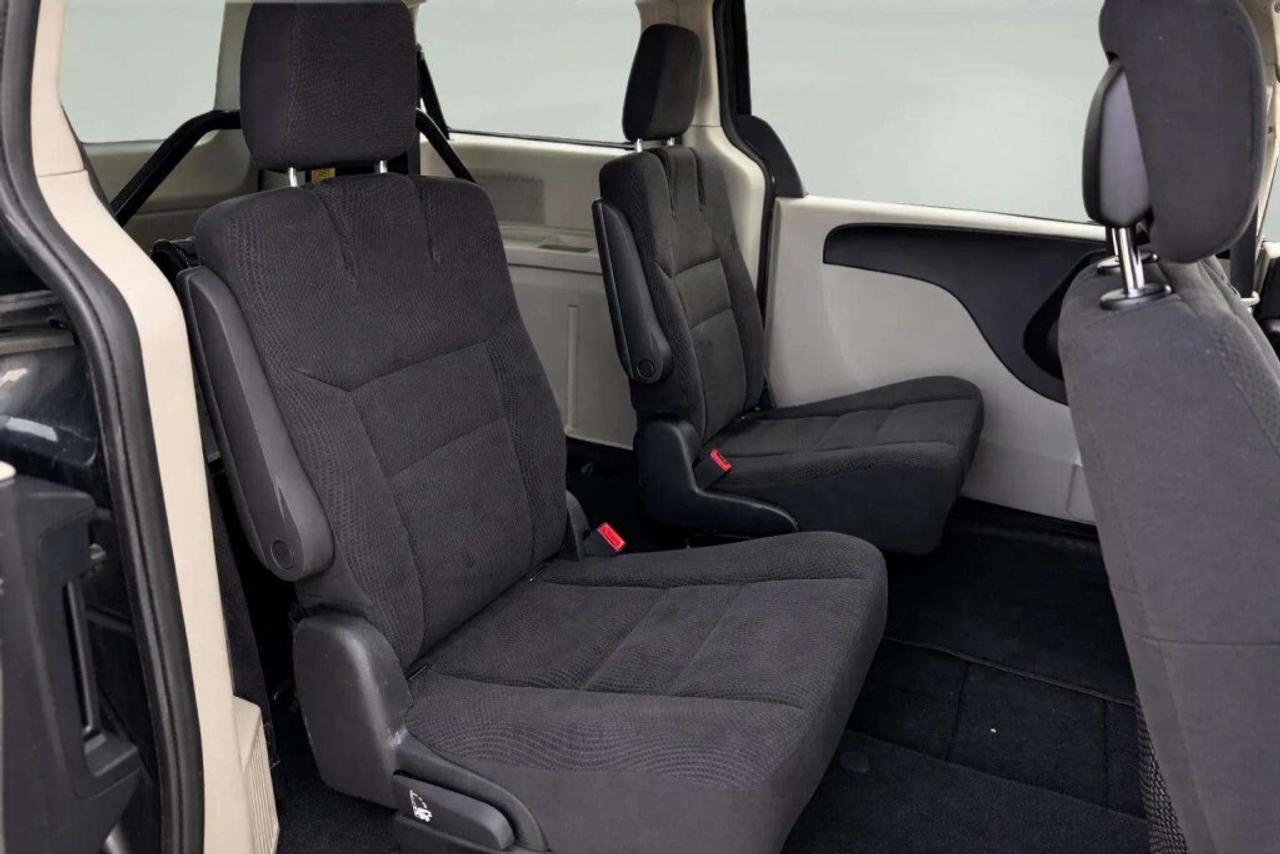 2017 Dodge Grand Caravan WITH BRUNO JOEY LIFT - WHEELCHAIR LIFT Photo