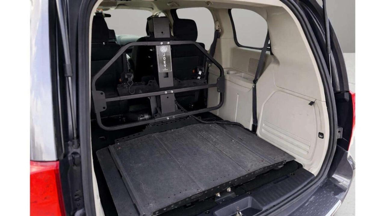 2017 Dodge Grand Caravan WITH BRUNO JOEY LIFT - WHEELCHAIR LIFT Photo