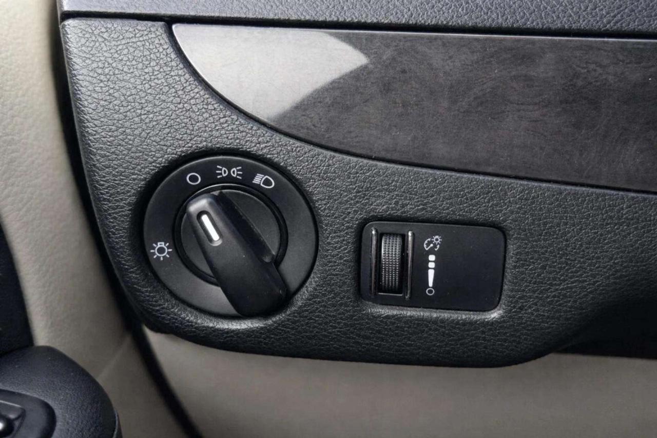 2017 Dodge Grand Caravan WITH BRUNO JOEY LIFT - WHEELCHAIR LIFT Photo