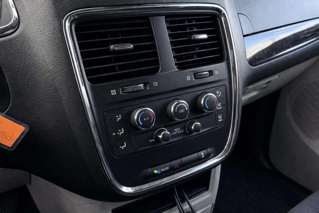 2017 Dodge Grand Caravan WITH BRUNO JOEY LIFT - WHEELCHAIR LIFT Photo