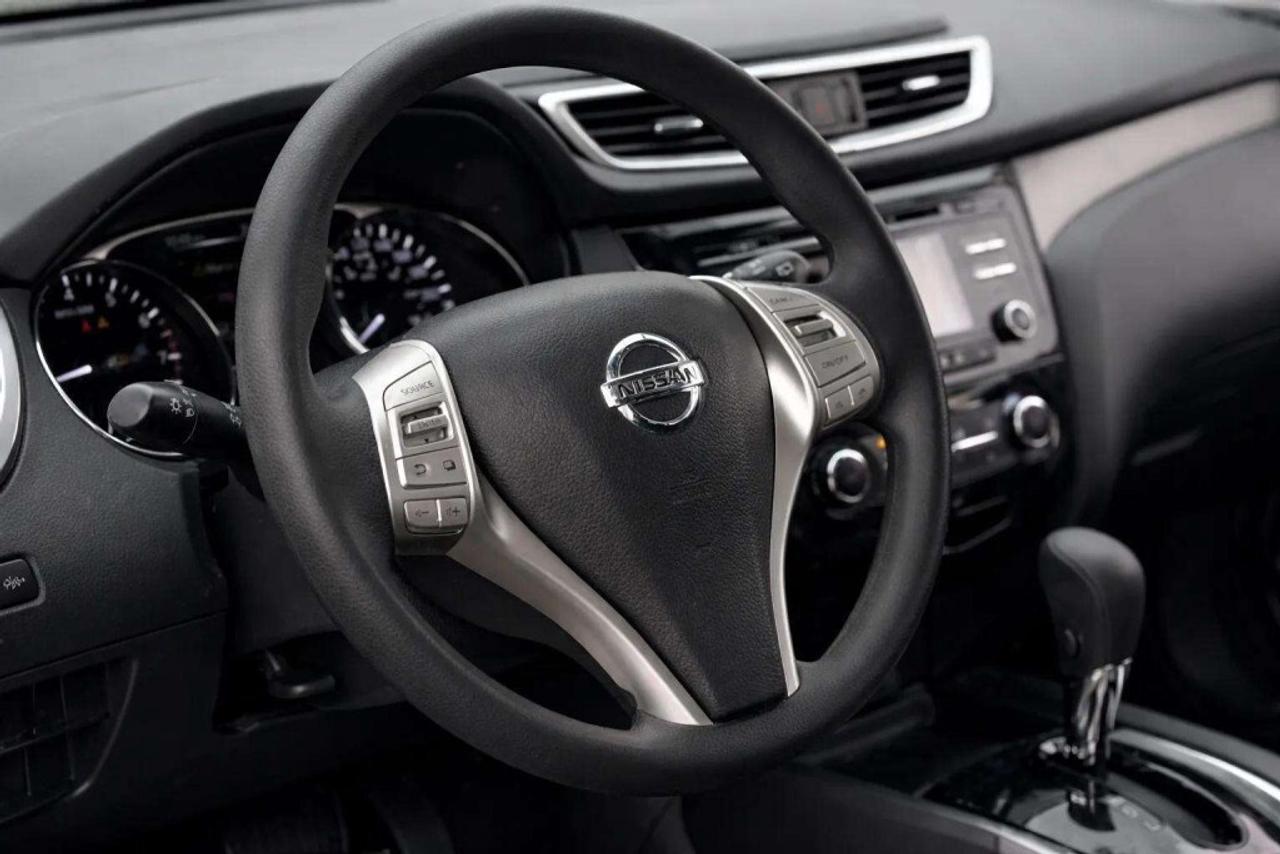 2015 Nissan Rogue S AWD Photo