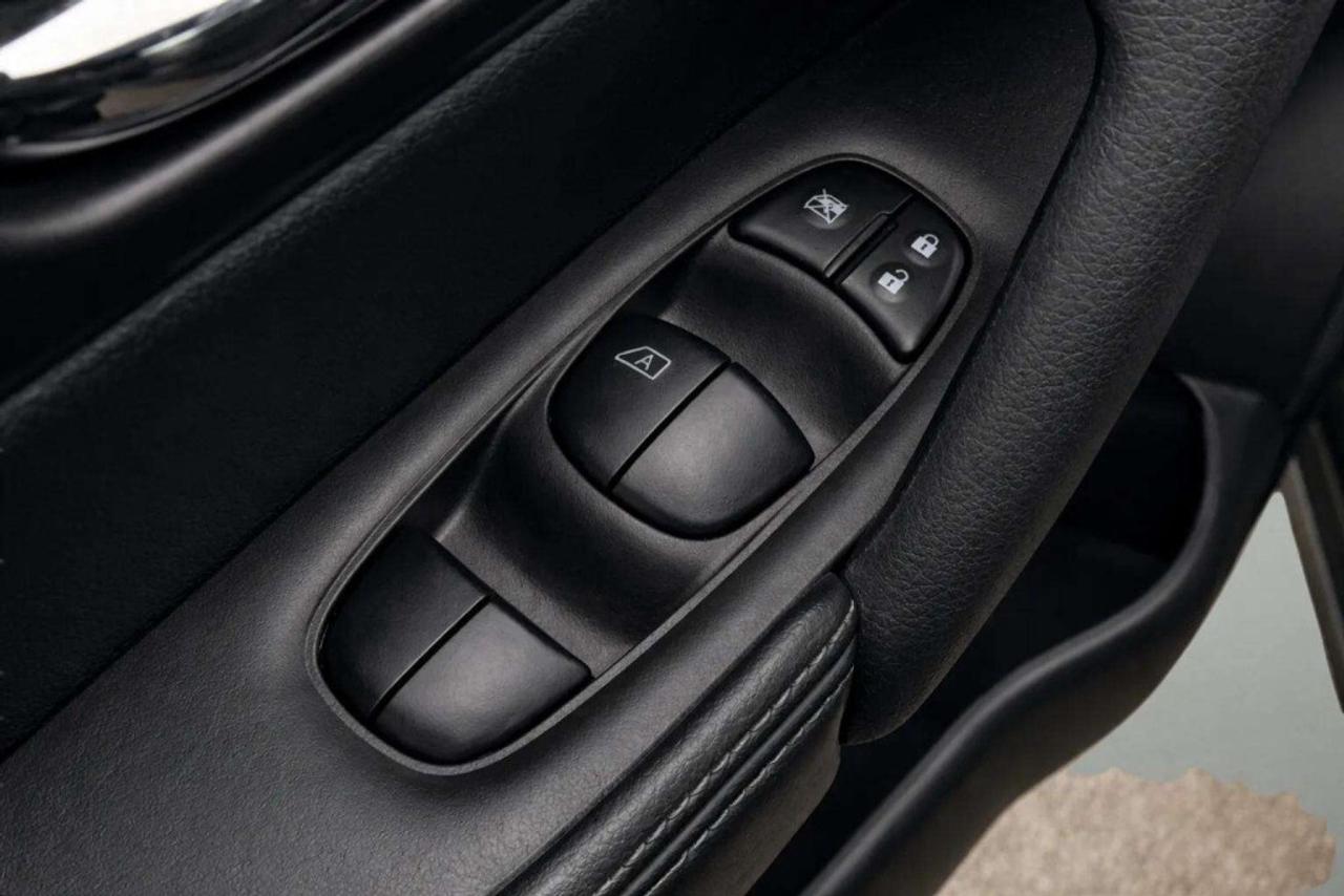 2015 Nissan Rogue S AWD Photo