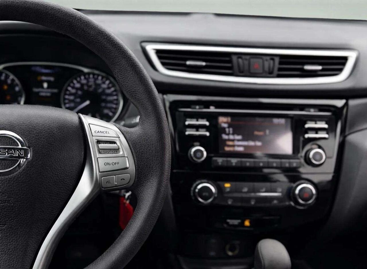 2015 Nissan Rogue S AWD Photo