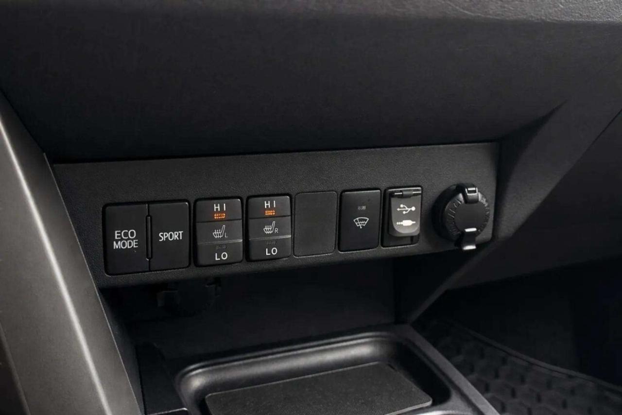 2016 Toyota RAV4 LE  All-wheel Drive Photo