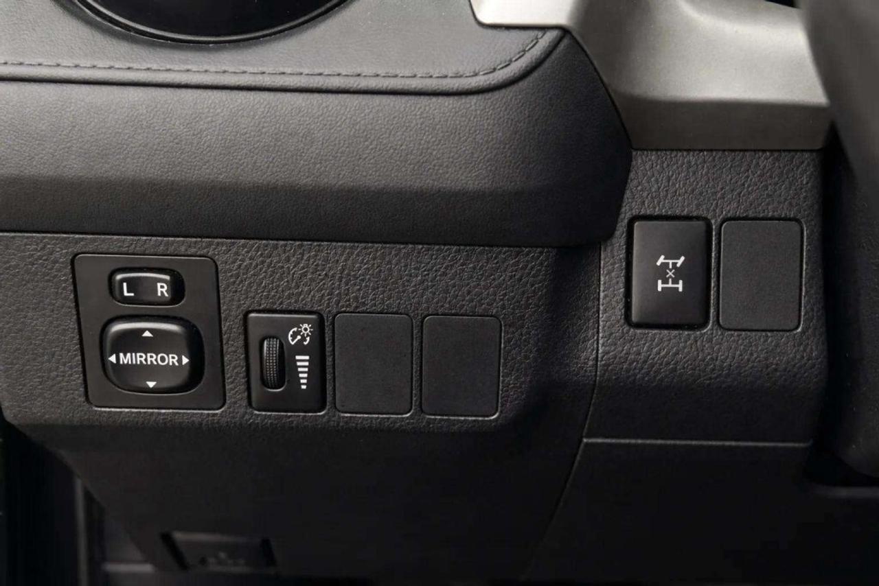 2016 Toyota RAV4 LE  All-wheel Drive Photo
