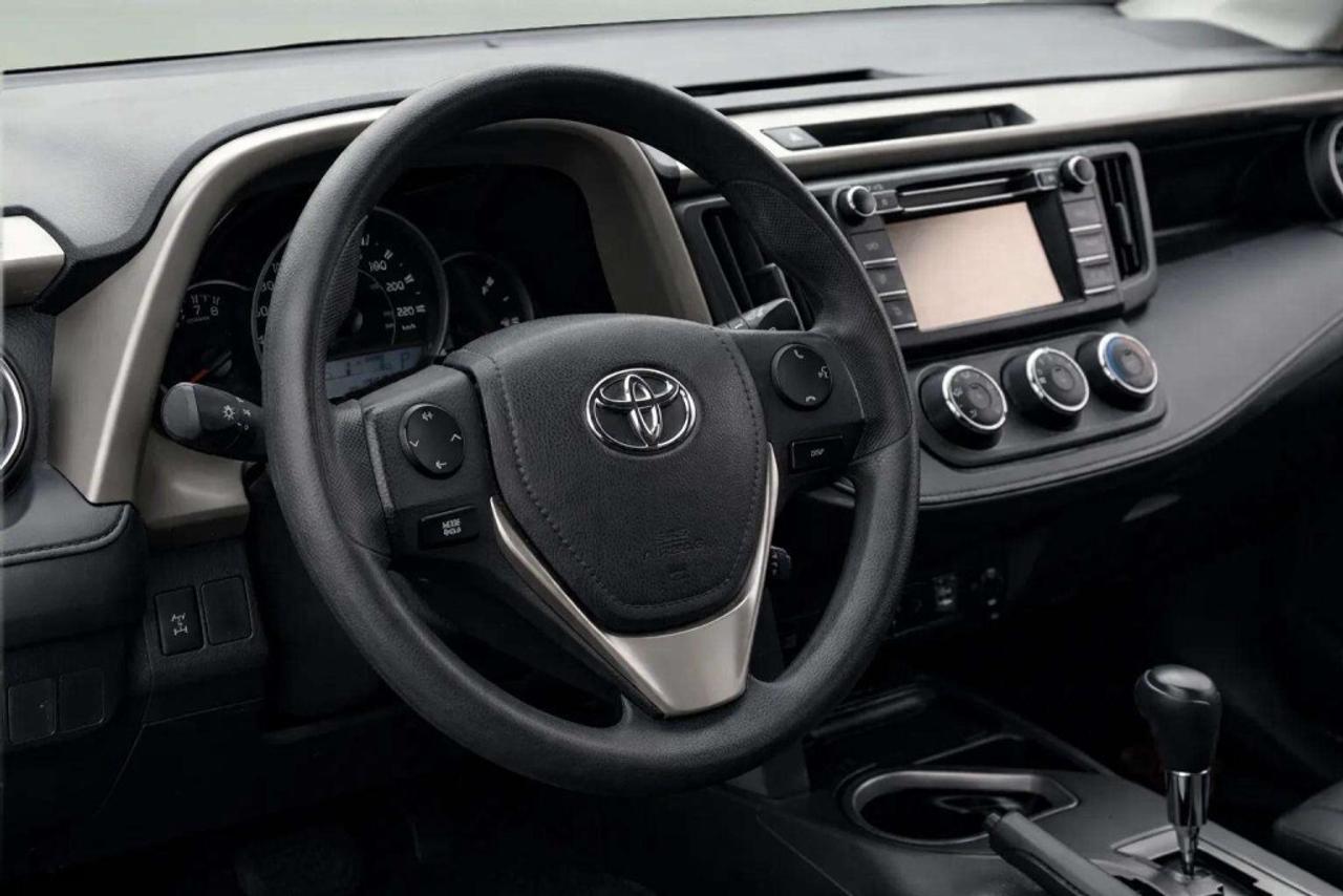 2016 Toyota RAV4 LE  All-wheel Drive Photo