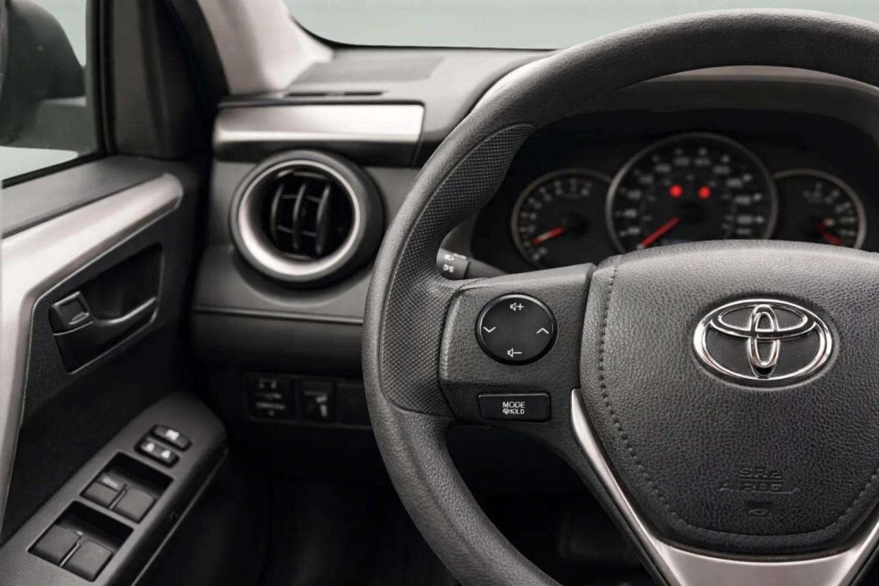 2016 Toyota RAV4 LE  All-wheel Drive Photo