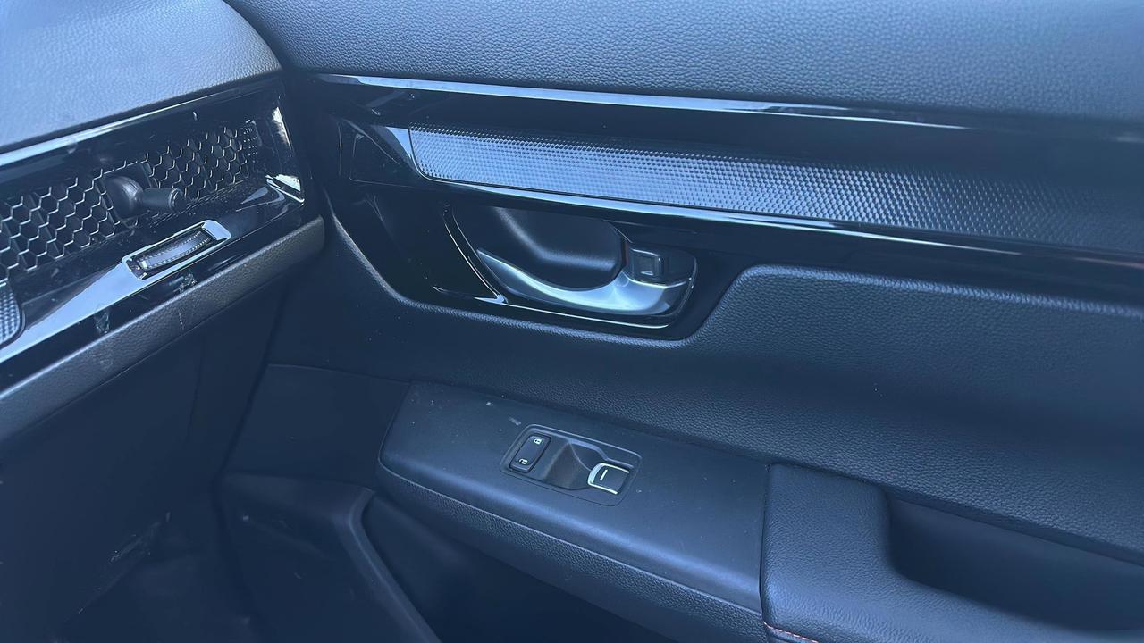 2023 Honda CR-V Hybrid Touring AWD Photo