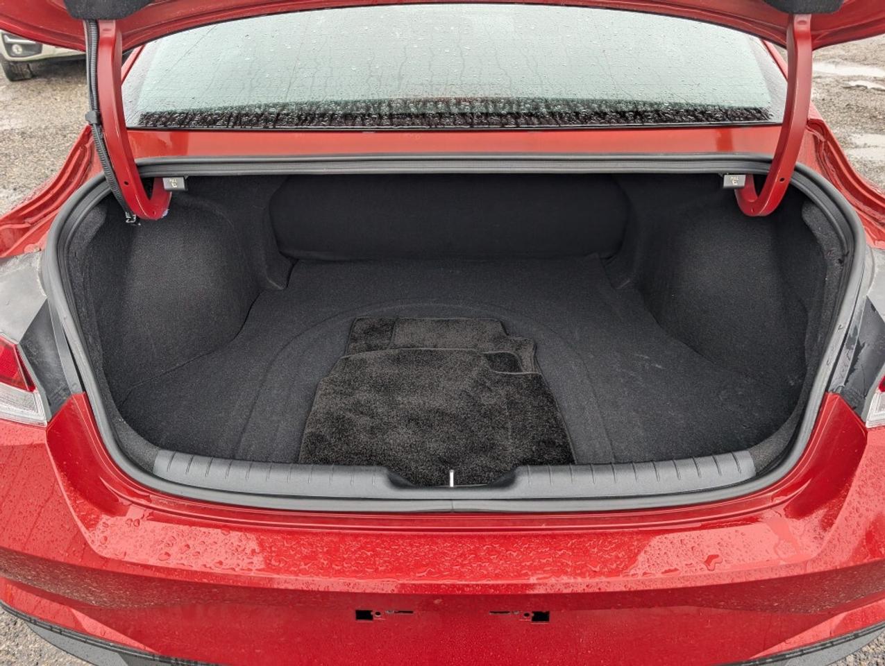 2022 Hyundai Elantra Preferred   CAMERA   LANE ASSIST   BLIND SPOT    H Photo