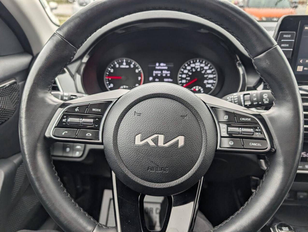 2023 Kia Seltos EX   LEATHER   SUNROOF   CAMERA   HTD SEATS Photo