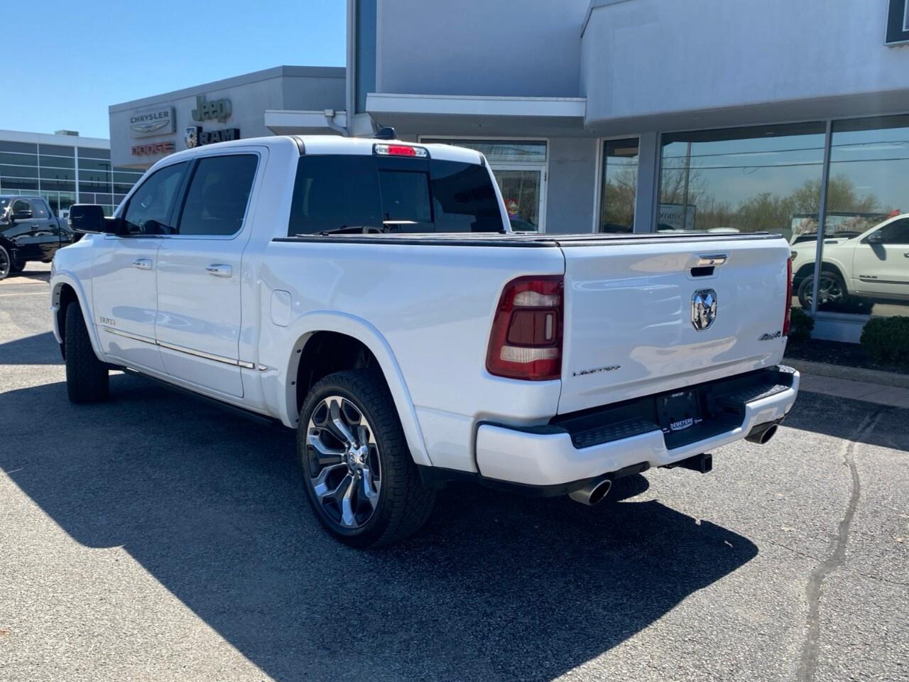 2022 RAM 1500 Limited 4x4 Crew Cab 5'7 Box Photo2