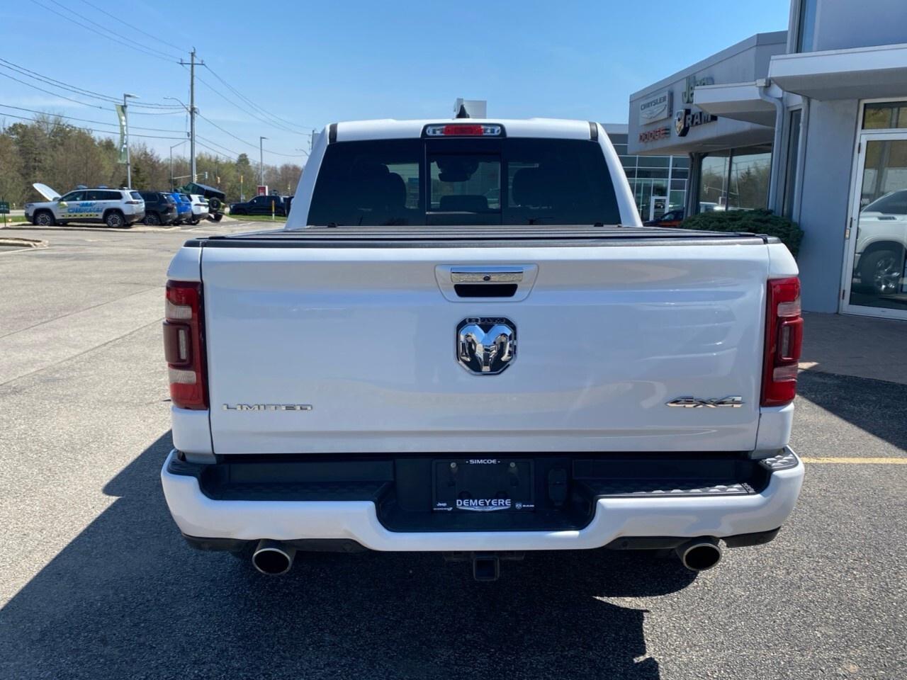 2022 RAM 1500 Limited 4x4 Crew Cab 5'7 Box Photo3