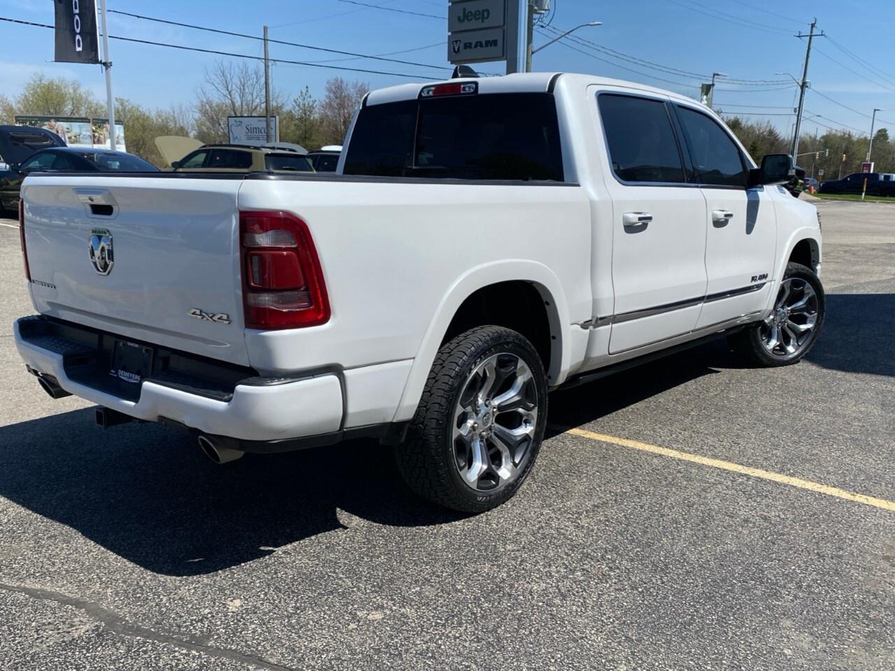 2022 RAM 1500 Limited 4x4 Crew Cab 5'7 Box Photo4