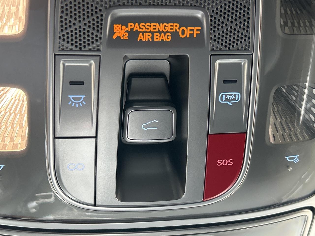 2025 Genesis GV70 2.5 ADVANCED PLUS, PANO,HEADS UP DISPLAY & 360 CAM Photo