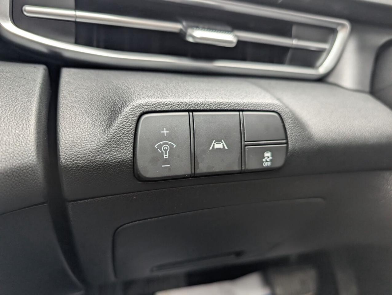 2023 Hyundai Elantra Preferred   CAMERA   HTD SEATS   CARPLAY Photo