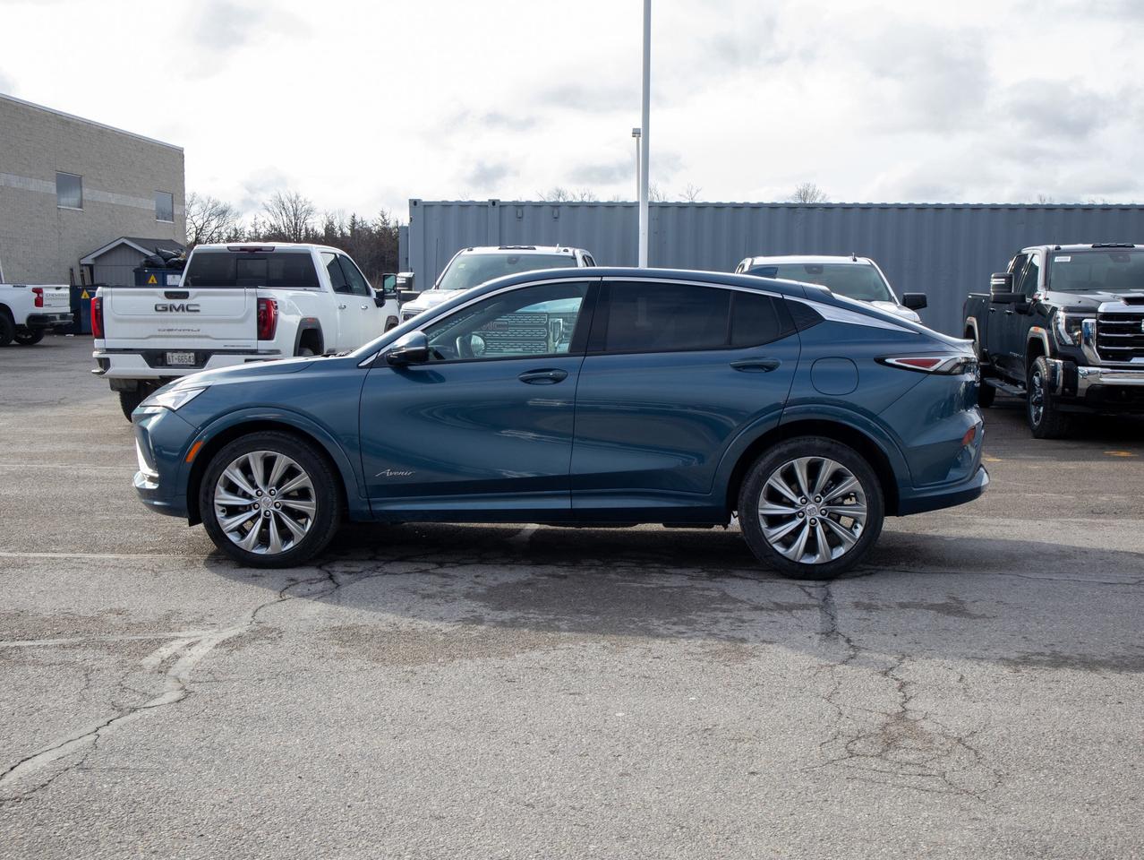 2025 Buick Envista Avenir - Blind Spot Monitor   Power Liftgate Photo4