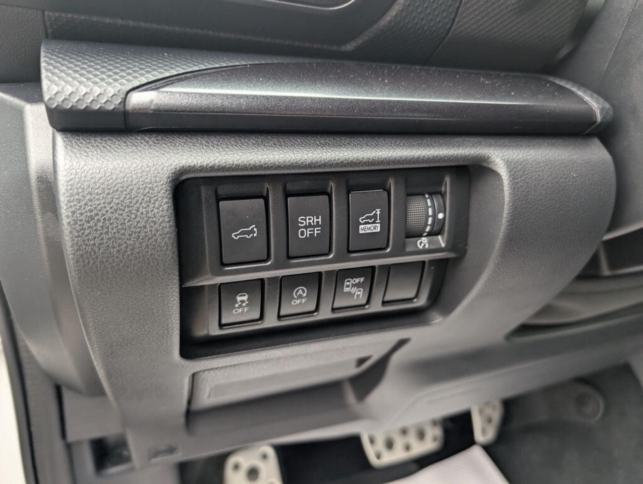 2023 Subaru Forester Wilderness  LEATHER PANOROOF CAMERA BLIND SPOT Photo