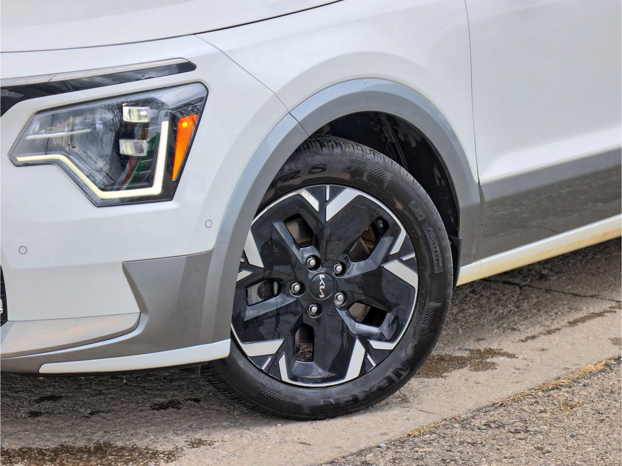 2023 Kia Niro EV Limited   Leather   Pwr Liftgate   Premium Sound Photo