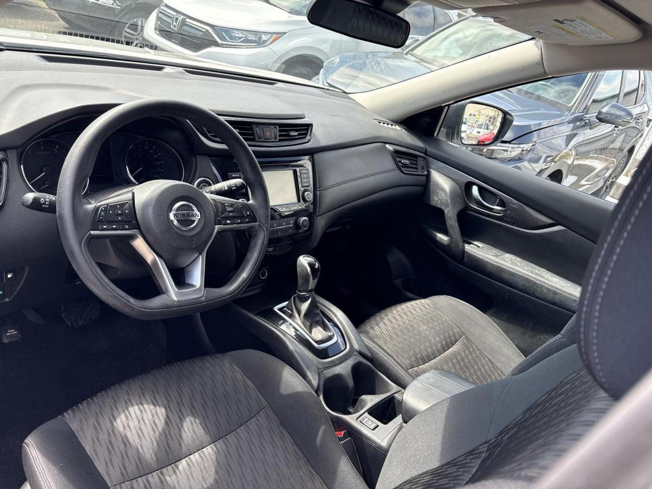 2019 Nissan Rogue SV Photo