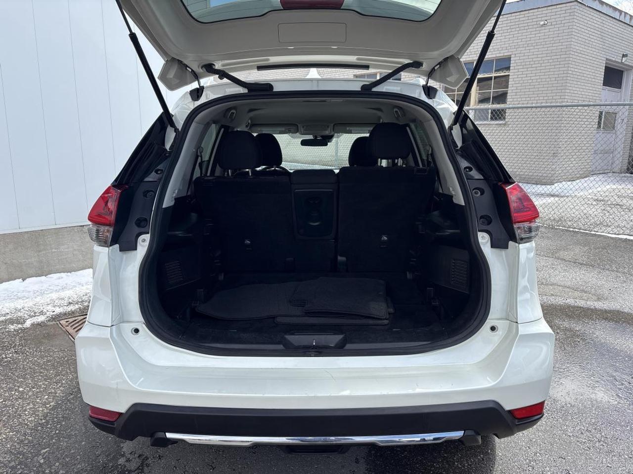 2019 Nissan Rogue SV Photo