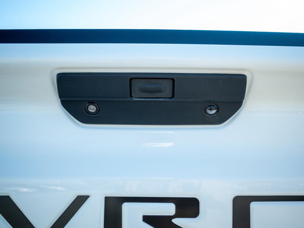 2019 Chevrolet Silverado 1500 RST - Keyless Entry   Tow Hooks Photo