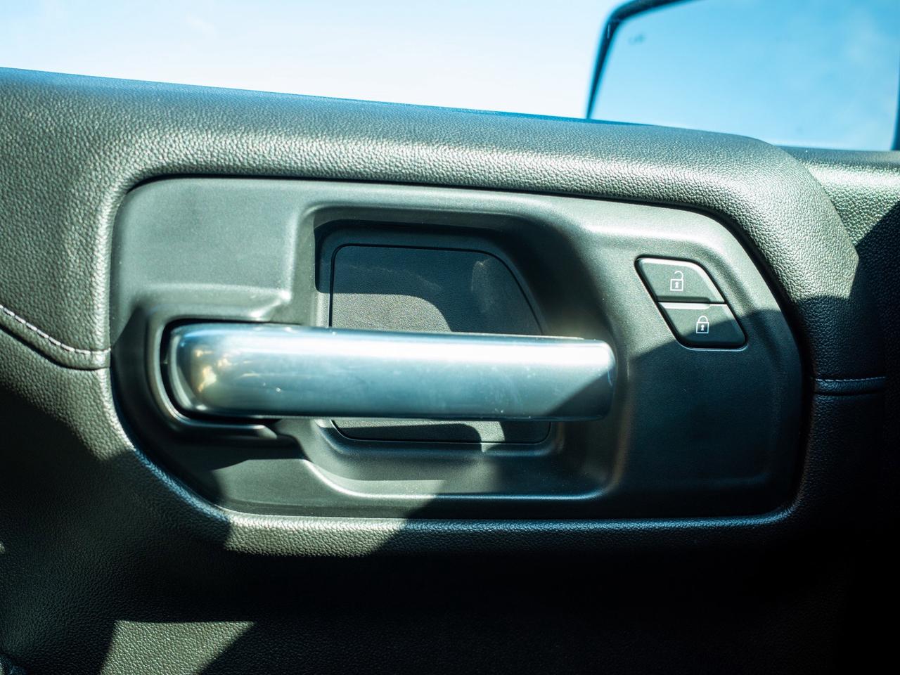 2019 Chevrolet Silverado 1500 RST - Keyless Entry   Tow Hooks Photo