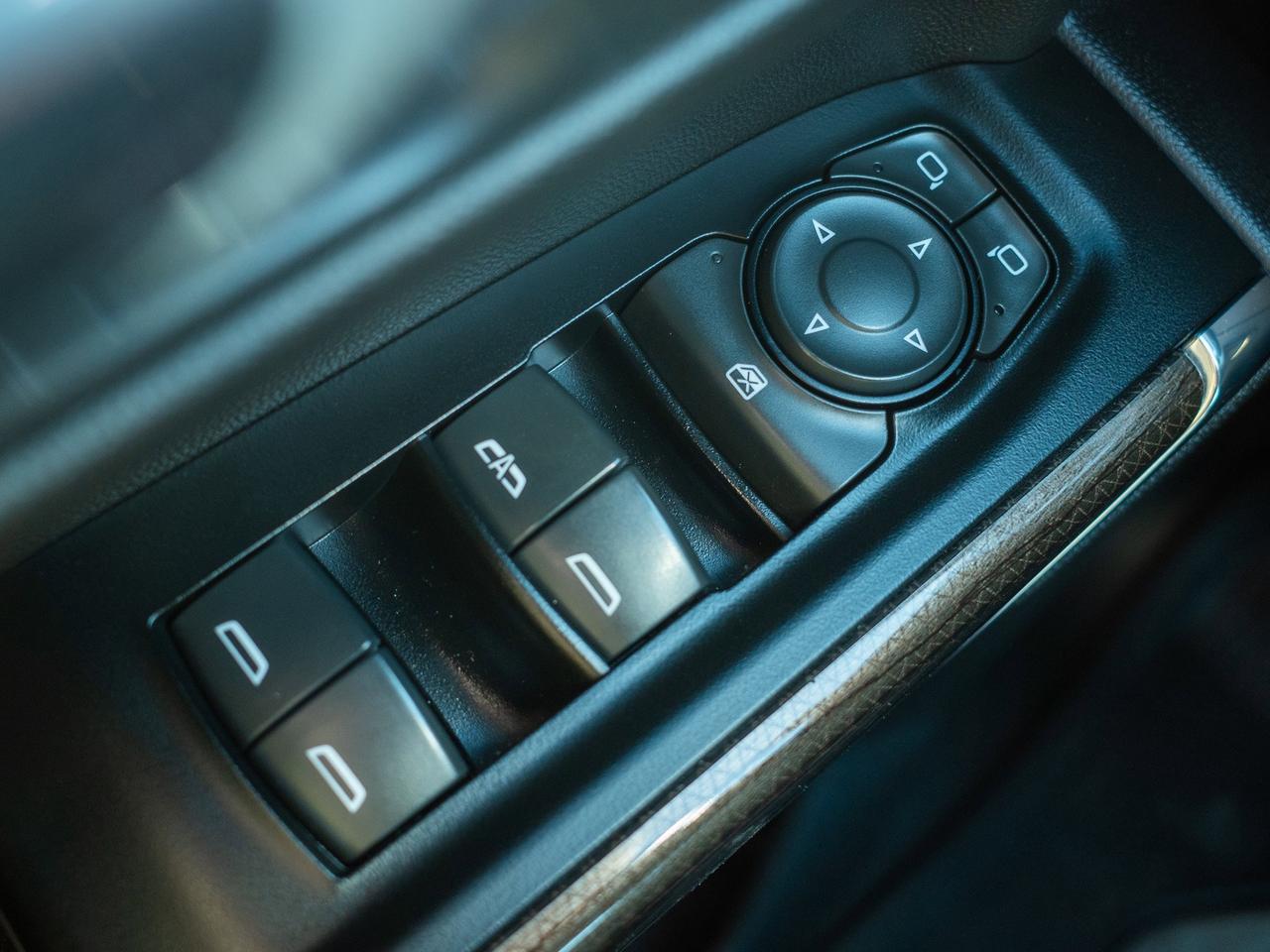 2019 Chevrolet Silverado 1500 RST - Keyless Entry   Tow Hooks Photo