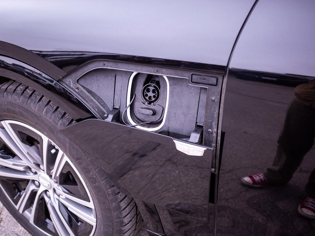 2023 Cadillac LYRIQ RWD Luxury - Rain Sensing Wipers   Hands Free Lift Photo