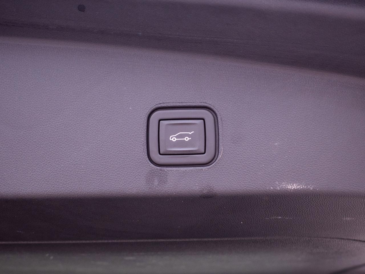 2023 Cadillac LYRIQ RWD Luxury - Rain Sensing Wipers   Hands Free Lift Photo