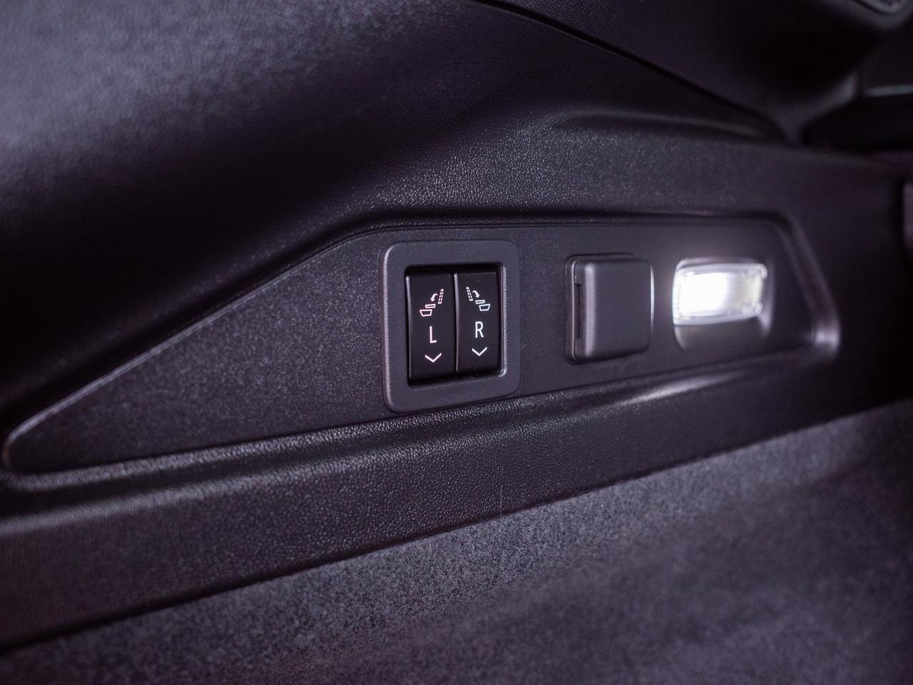 2023 Cadillac LYRIQ RWD Luxury - Rain Sensing Wipers   Hands Free Lift Photo