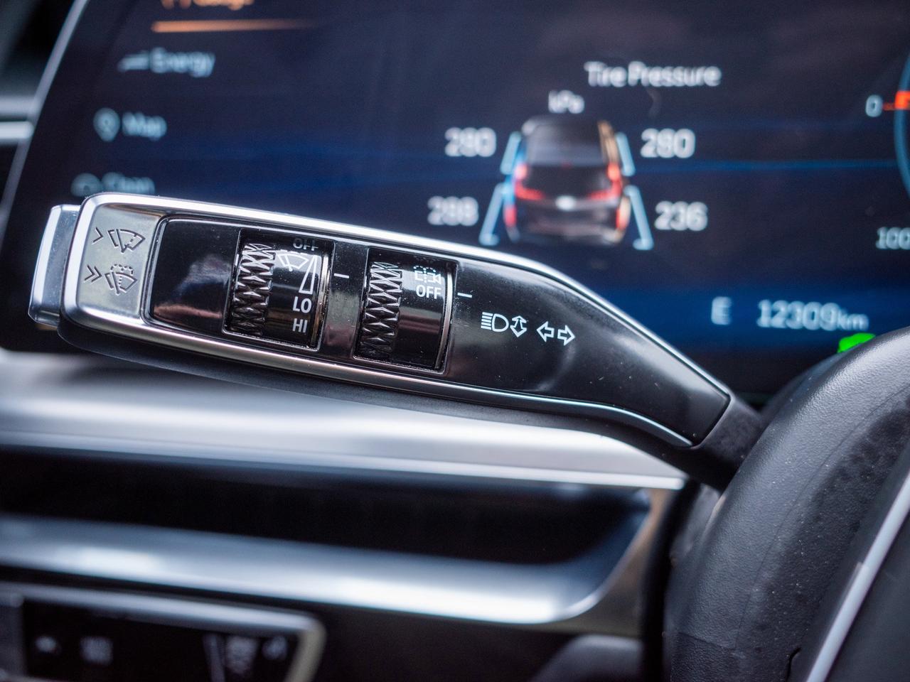 2023 Cadillac LYRIQ RWD Luxury - Rain Sensing Wipers   Hands Free Lift Photo