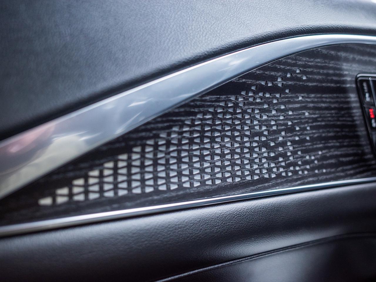 2023 Cadillac LYRIQ RWD Luxury - Rain Sensing Wipers   Hands Free Lift Photo