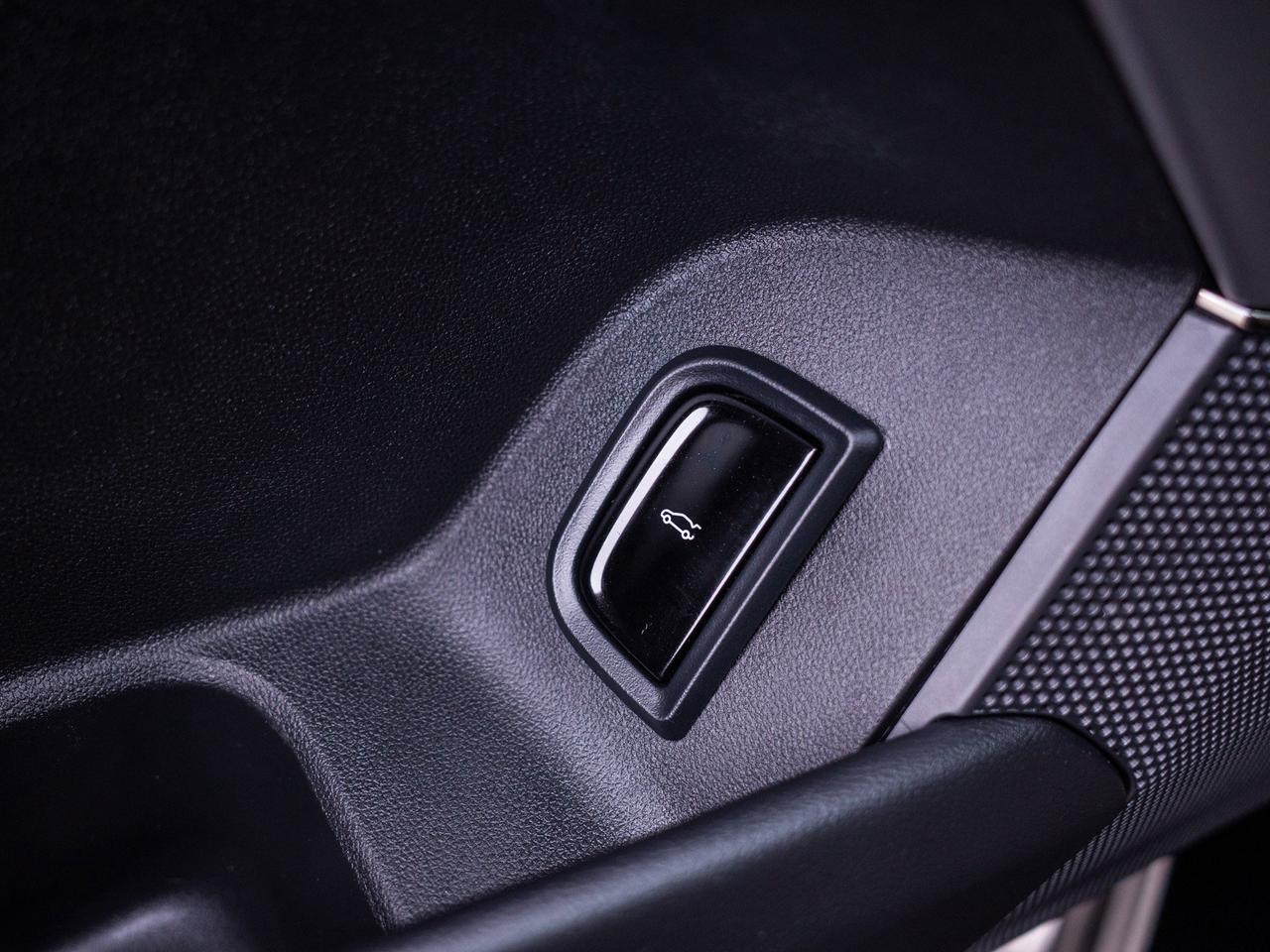 2023 Cadillac LYRIQ RWD Luxury - Rain Sensing Wipers   Hands Free Lift Photo