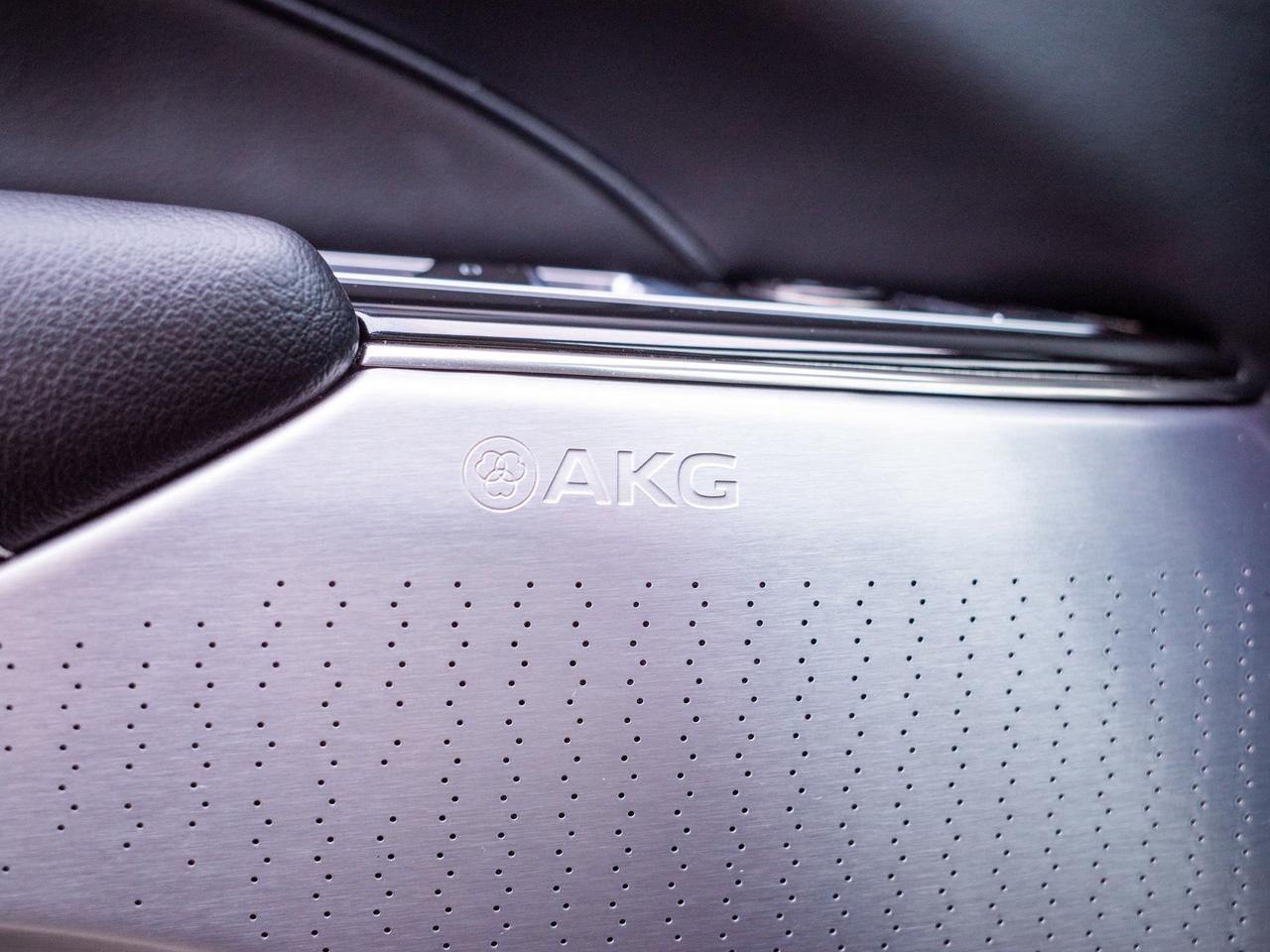 2023 Cadillac LYRIQ RWD Luxury - Rain Sensing Wipers   Hands Free Lift Photo