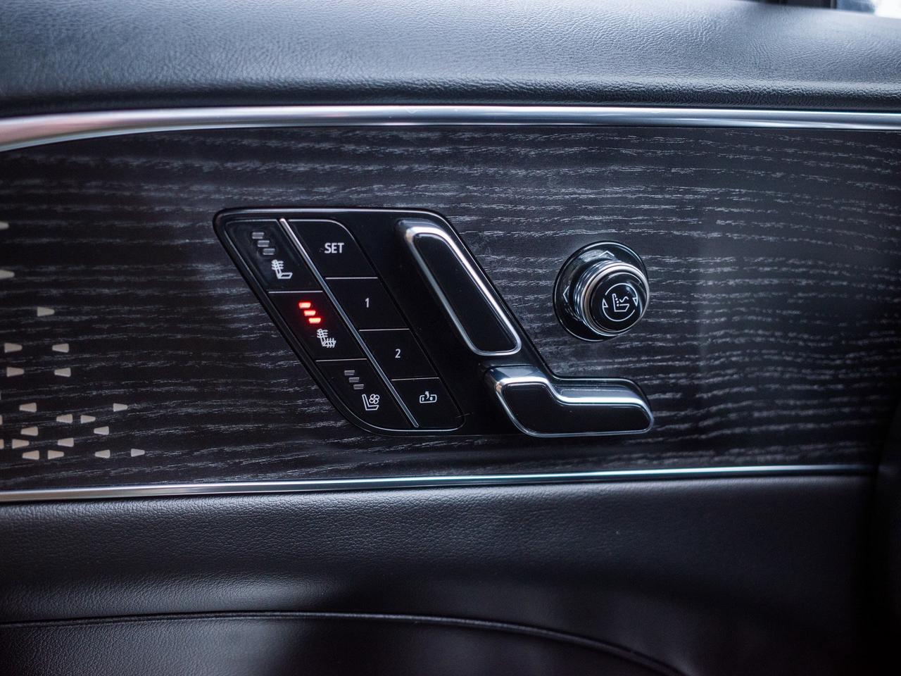 2023 Cadillac LYRIQ RWD Luxury - Rain Sensing Wipers   Hands Free Lift Photo