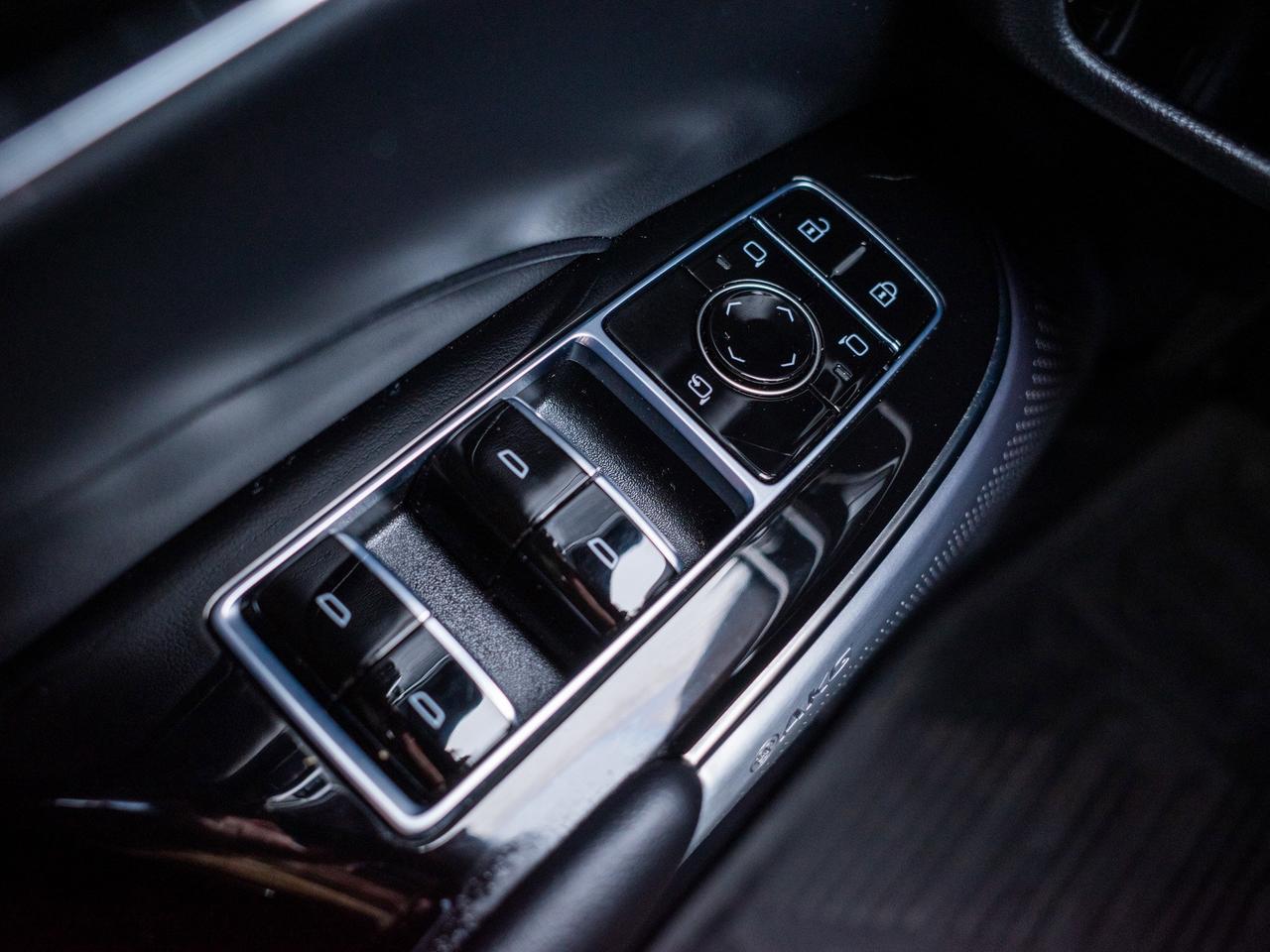 2023 Cadillac LYRIQ RWD Luxury - Rain Sensing Wipers   Hands Free Lift Photo