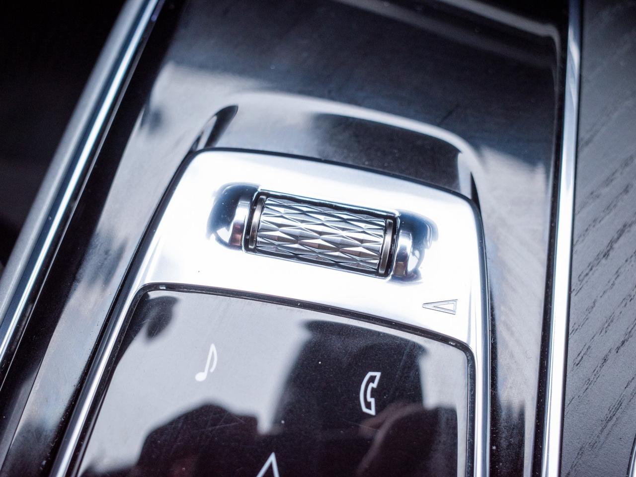 2023 Cadillac LYRIQ RWD Luxury - Rain Sensing Wipers   Hands Free Lift Photo