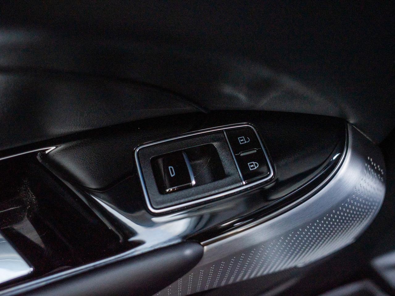 2023 Cadillac LYRIQ RWD Luxury - Rain Sensing Wipers   Hands Free Lift Photo