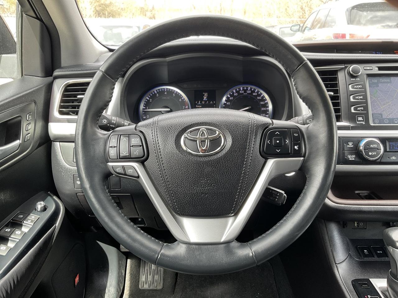 2016 Toyota Highlander Limited AWD V6 - LEATHER! NAV! BACK-UP CAM! BSM! 7 Photo
