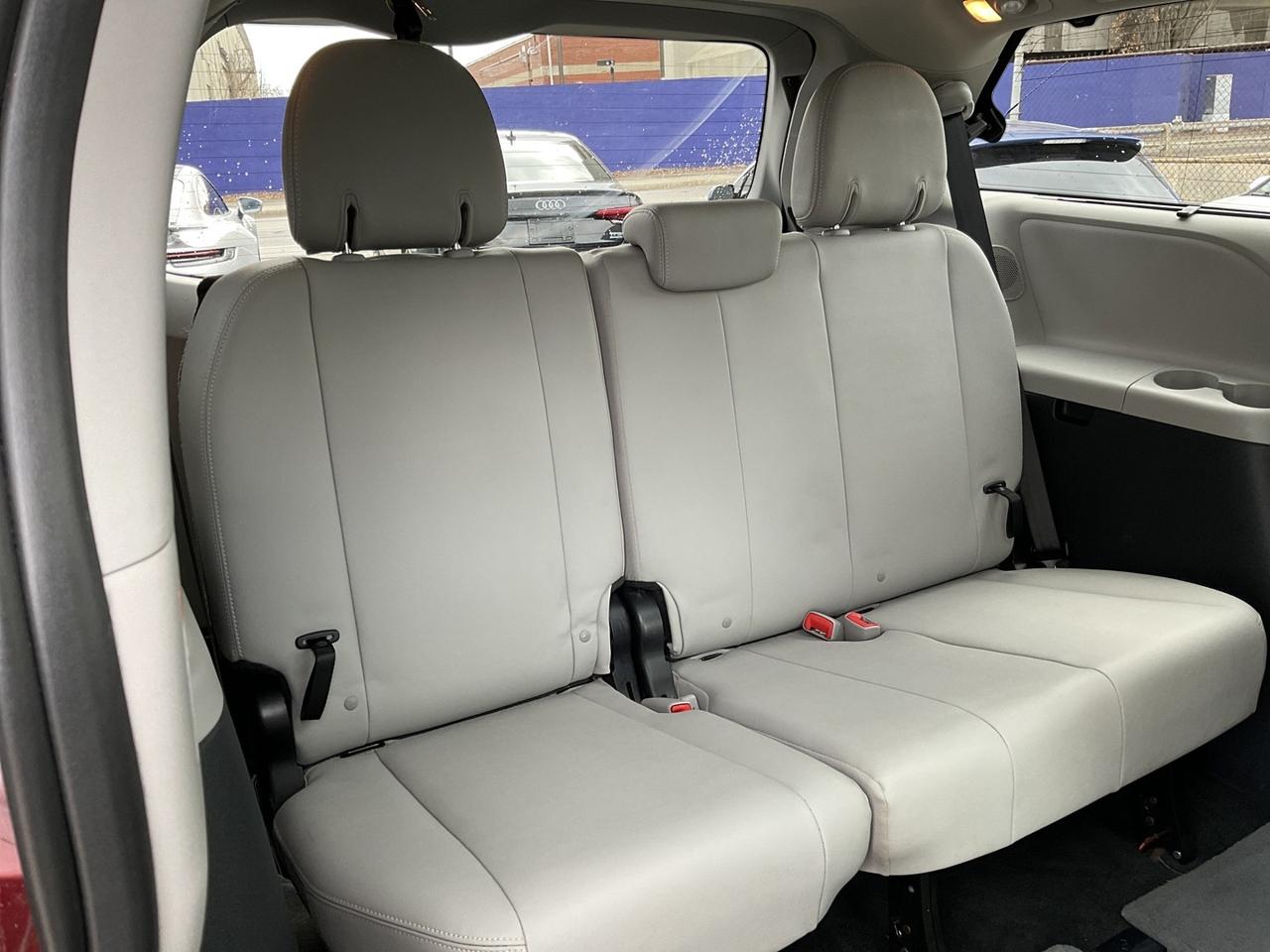2015 Toyota Sienna LIMITED FWD 7-Passenger V6 - LTHR! NAV! BACK-UP CA Photo