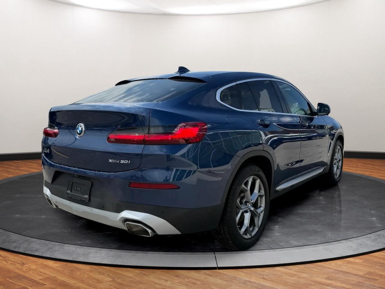 2024 BMW X4 xDrive30i Photo3