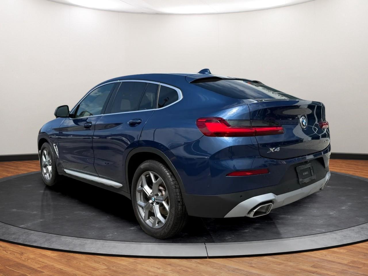 2024 BMW X4 xDrive30i Photo2