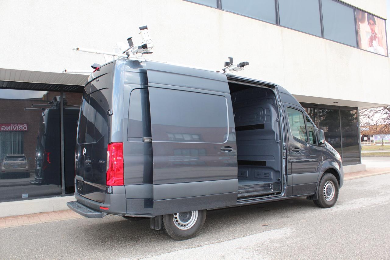 2022 Mercedes-Benz Sprinter Cargo Van 144" - "HIGH ROOF" - "3.0L DIESEL" - "LEATHER" Photo4