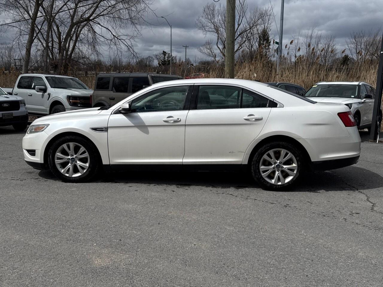2010 Ford Taurus SEL   MOONROOF   HEATED LEATHER Photo