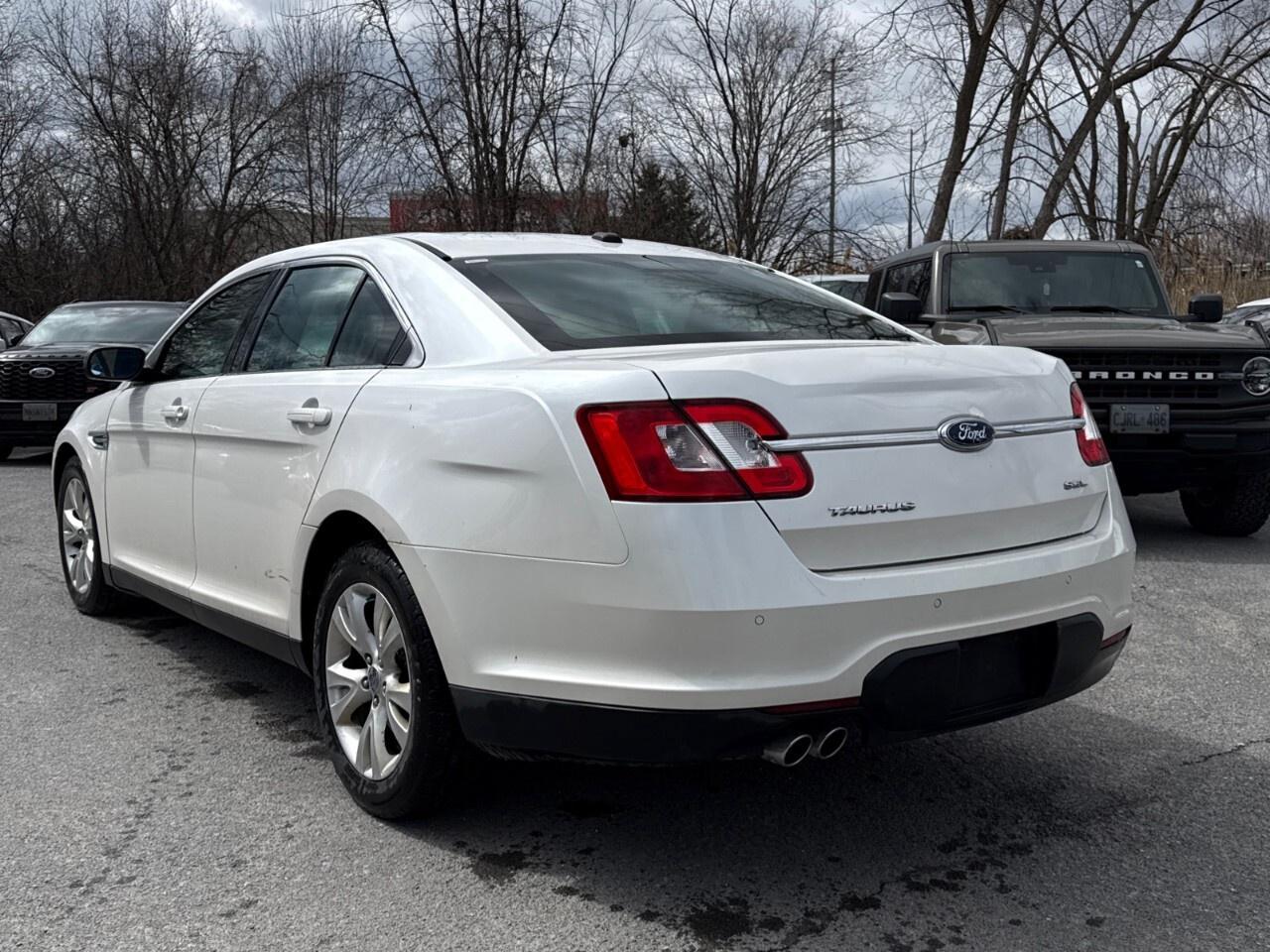 2010 Ford Taurus SEL   MOONROOF   HEATED LEATHER Photo