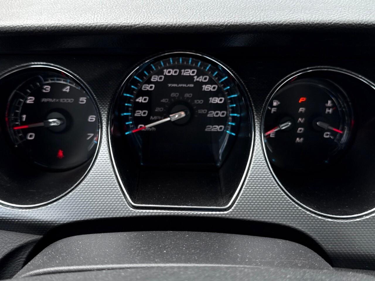 2010 Ford Taurus SEL   MOONROOF   HEATED LEATHER Photo