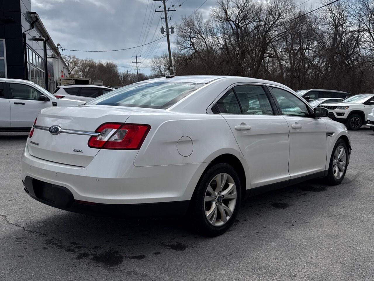 2010 Ford Taurus SEL   MOONROOF   HEATED LEATHER Photo