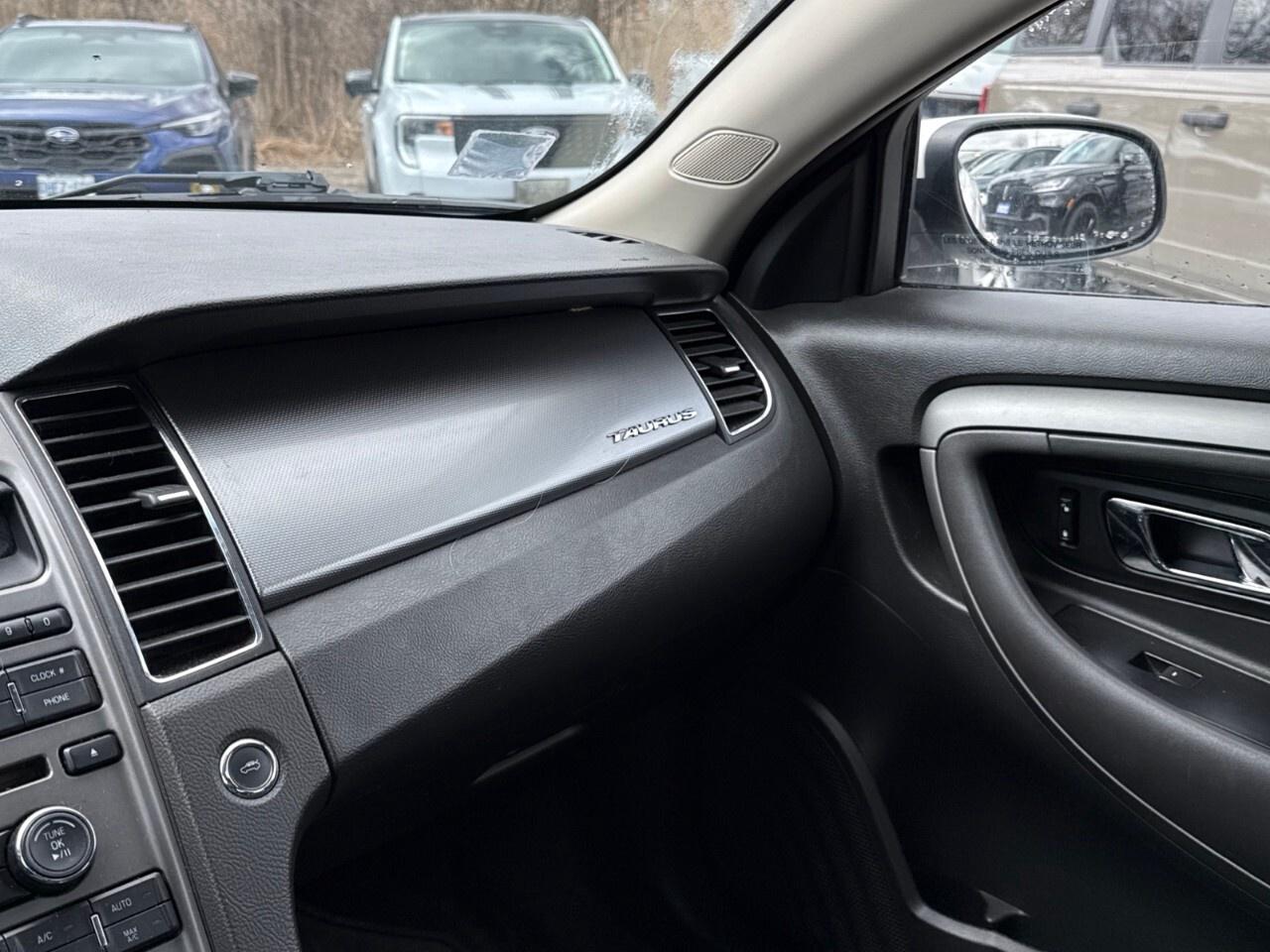 2010 Ford Taurus SEL   MOONROOF   HEATED LEATHER Photo