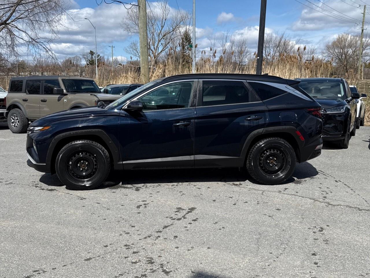 2022 Hyundai Tucson PREFERRED    AWD   NAV   1 OWNER Photo3